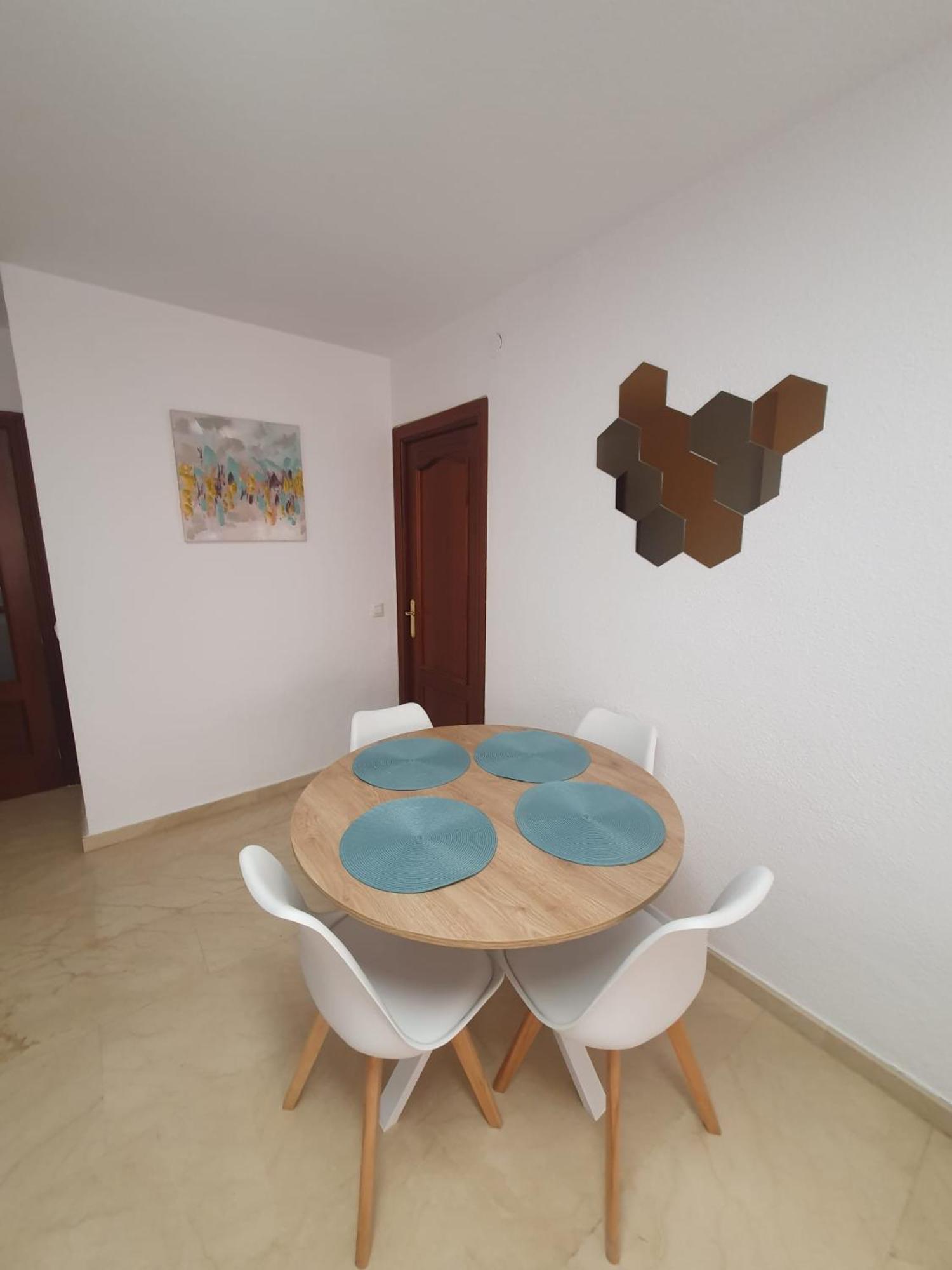 Estacion Del Mar Apartment Малага Екстериор снимка